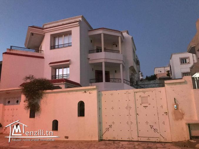 Villa Chic et Moderne à Cité Ennasr direct particulier