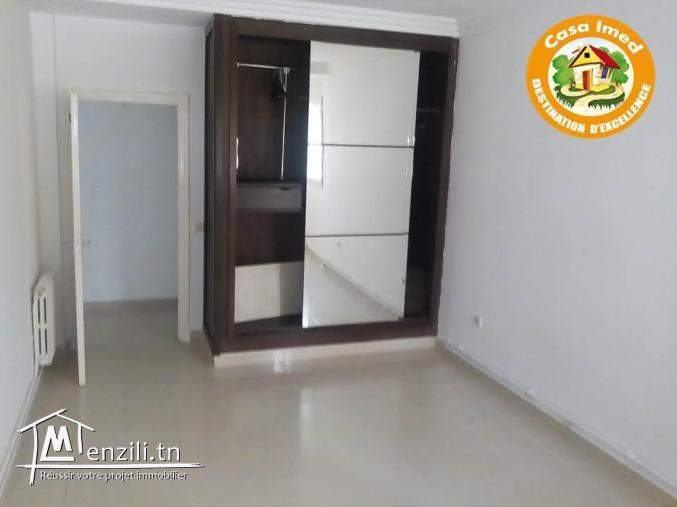 un superbe appartement S+2 en 1 ére étage à Résidence Elyess, La Soukra !!