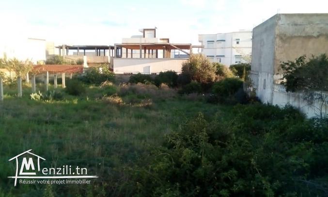 beau terrain de 840 m2