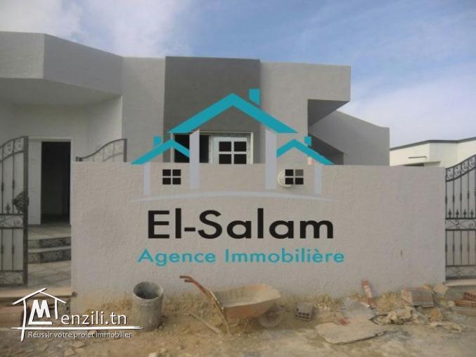 دار للبيع في الهوارية تبعد 250م عل بحر