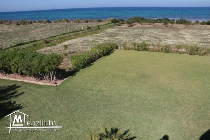 Villa Pieds dans l'eau sur terrain 6000 m2