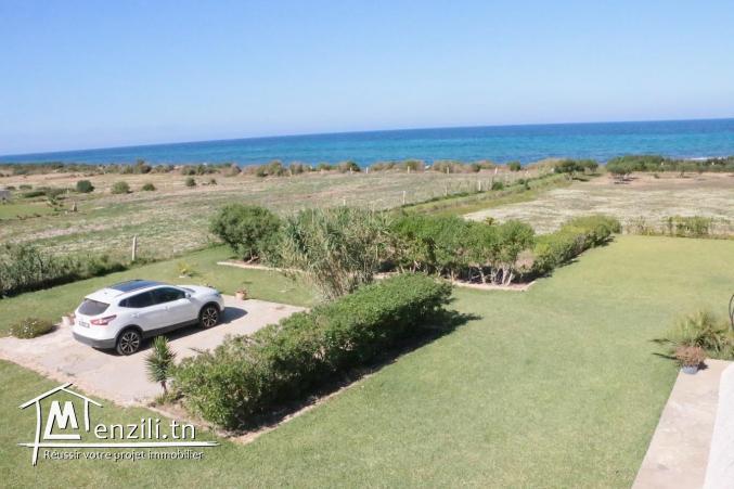 Villa Pieds dans l'eau sur terrain 6000 m2