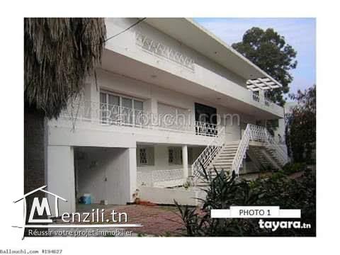 Grande Villa à El Menzah 1 sur terrain 1942 m2