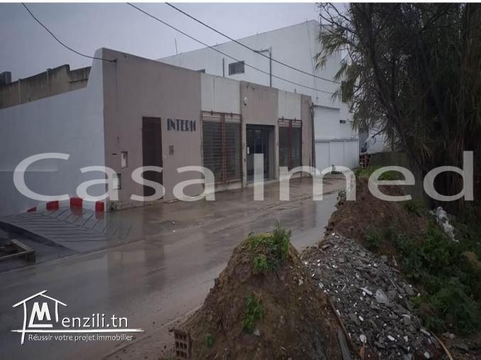 un terrain de 900 m2