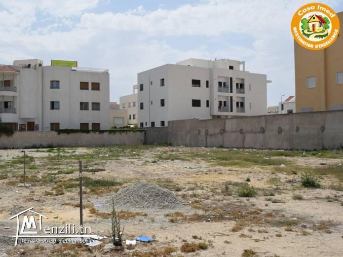 un terrain à l'aouina de 1793 m2