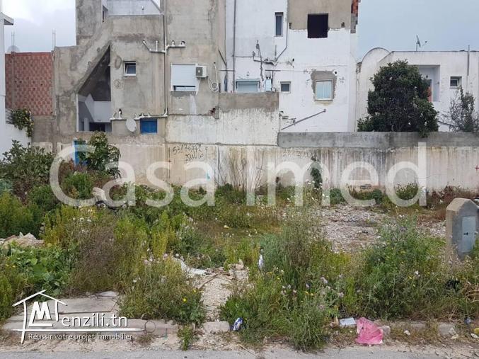 un terrain de 175 m2