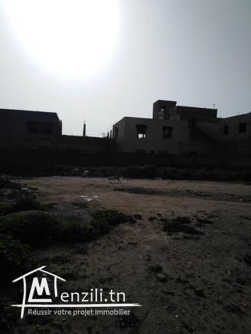 un terrainde 350 m2 a cité sahafa