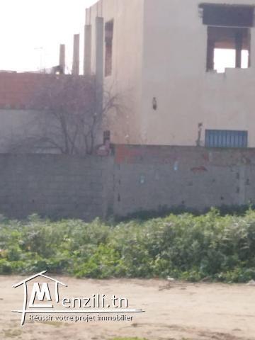 un terrainde 350 m2 a cité sahafa