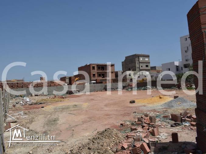 un terrain de 2214 m2