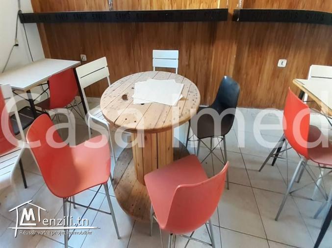 un fond de commerce dans un emplacement stratégique à Cité Enkhilette