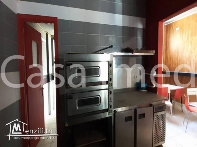 un fond de commerce dans un emplacement stratégique à Cité Enkhilette