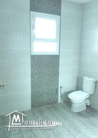 location "annuelle " un étage de villa haut standing vide en "S+2"