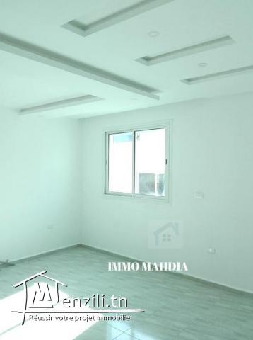 location "annuelle " un étage de villa haut standing vide en "S+2"