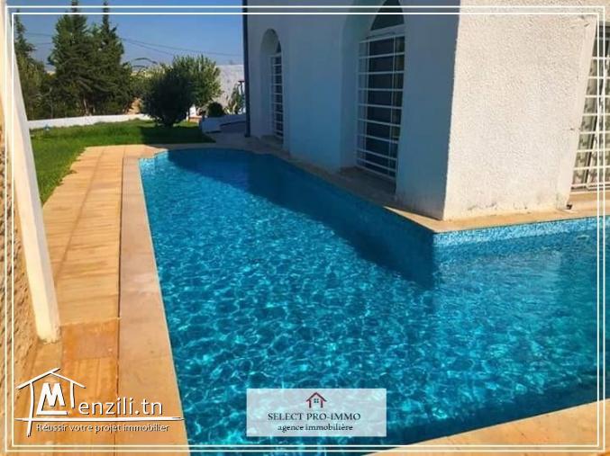 A vendre villa S+4 à Sidi Hamed - MB196