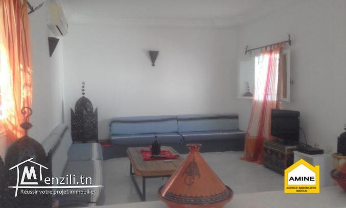 Une spacieuse villa Houch avec piscine à vendre à Tezdaine Djerba