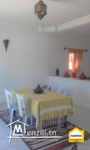 Une spacieuse villa Houch avec piscine à vendre à Tezdaine Djerba