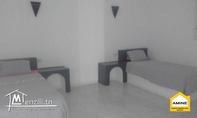 Une spacieuse villa Houch avec piscine à vendre à Tezdaine Djerba