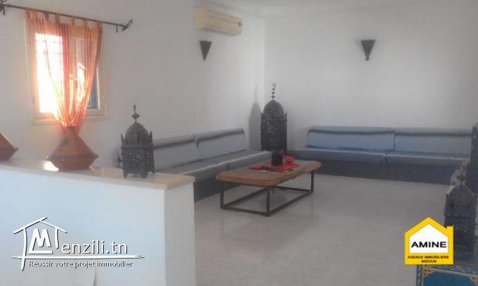 Une spacieuse villa Houch avec piscine à vendre à Tezdaine Djerba