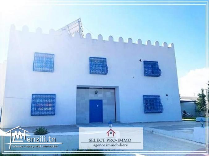 A vendre villa S+4 à Sidi Hamed - MB196