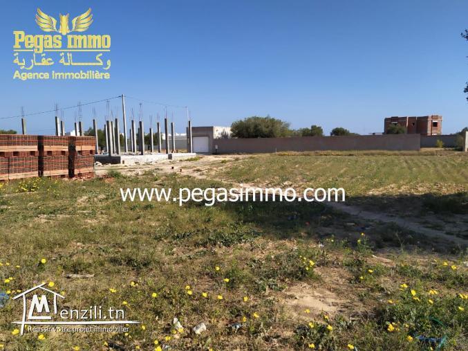 Vente A vendre un lot de 700 m² à Arkou