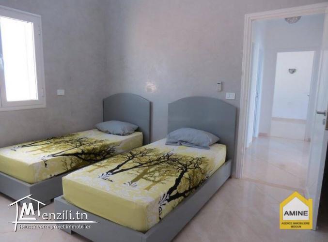 Très belle villa de Haut standing à Djerba Midoun à coté de la mer Tezdaine