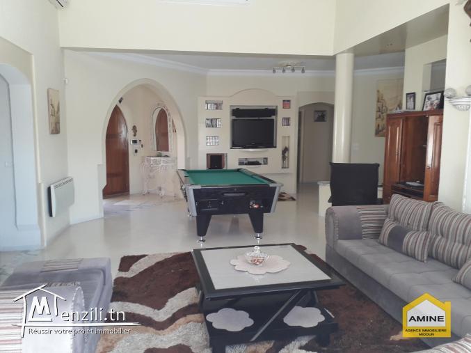 À vendre une Merveilleuse villa avec piscine à la zone touristique Djerba