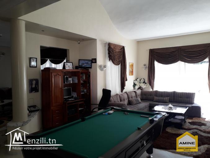À vendre une Merveilleuse villa avec piscine à la zone touristique Djerba