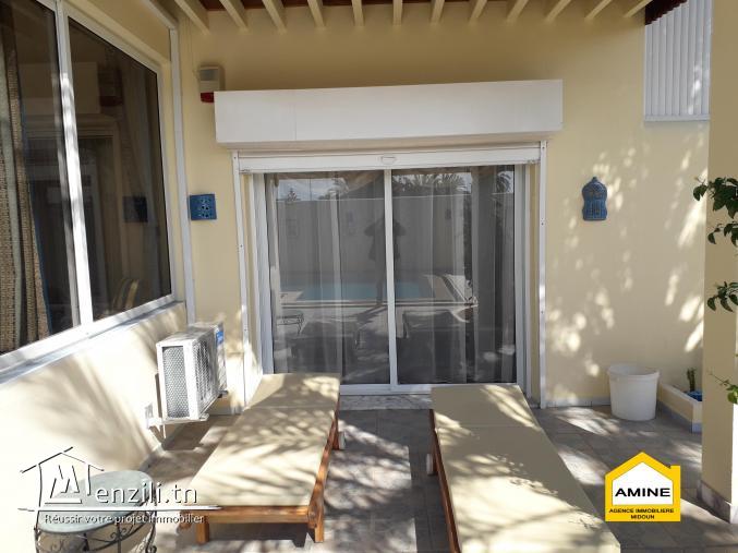 À vendre une Merveilleuse villa avec piscine à la zone touristique Djerba
