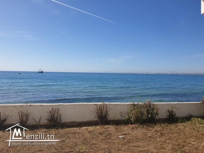 Appartement s3 pieds dans l'eau corniche hammamet
