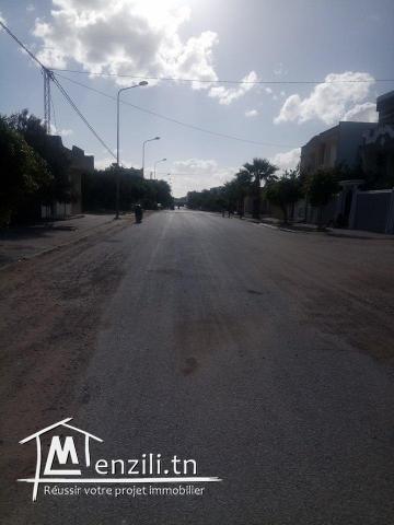 ساحة في حمام البغزاز على الطريق الرئيسي