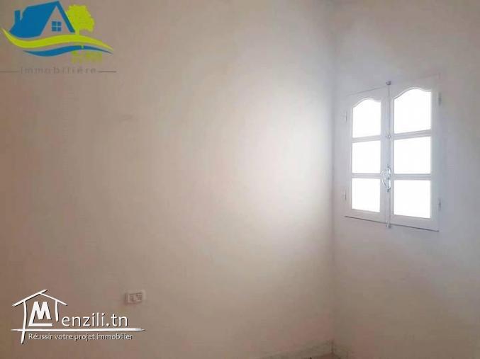 دار و معها قراج للبيع في قليبية فيها 150 م² ب-85 مليون ????????