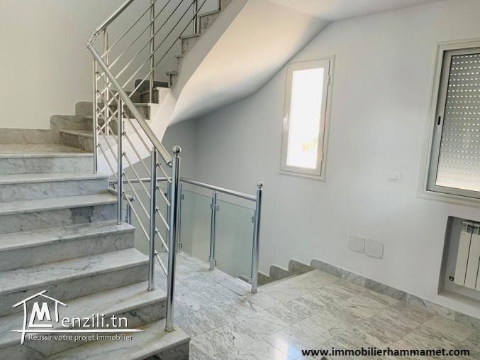 Un étage de villa et un garage à Hammamet