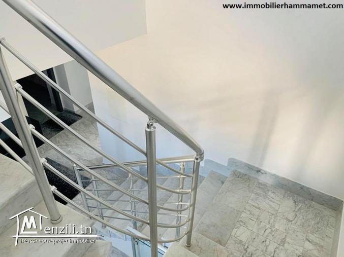 Un étage de villa et un garage à Hammamet