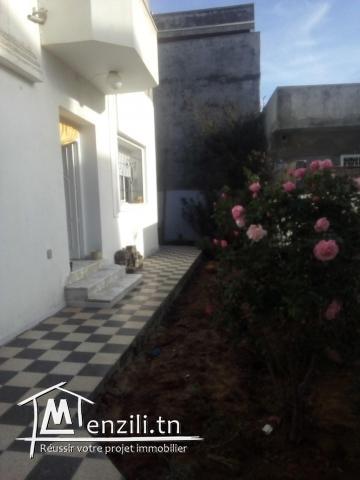 Maison climatisé avec garage voiture à 3 minutes de plage mansoura