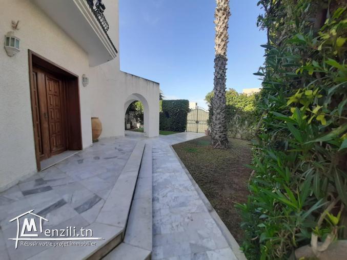 Belle Villa à Rte de relais Gammarth derrière école privée Bouabdallah