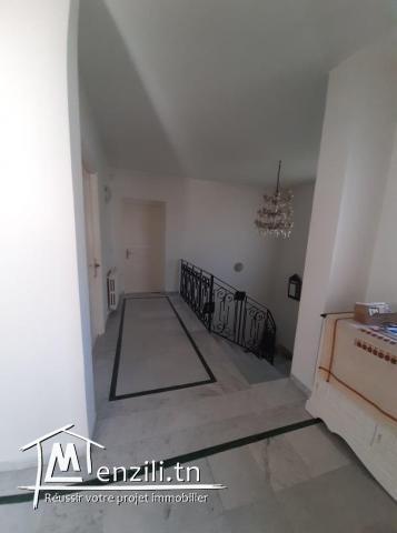 Belle Villa à Rte de relais Gammarth derrière école privée Bouabdallah