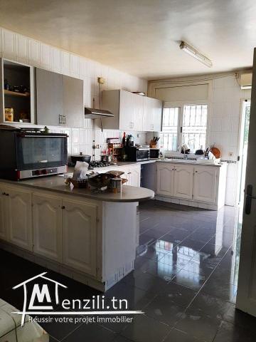 Belle Villa à Rte de relais Gammarth derrière école privée Bouabdallah