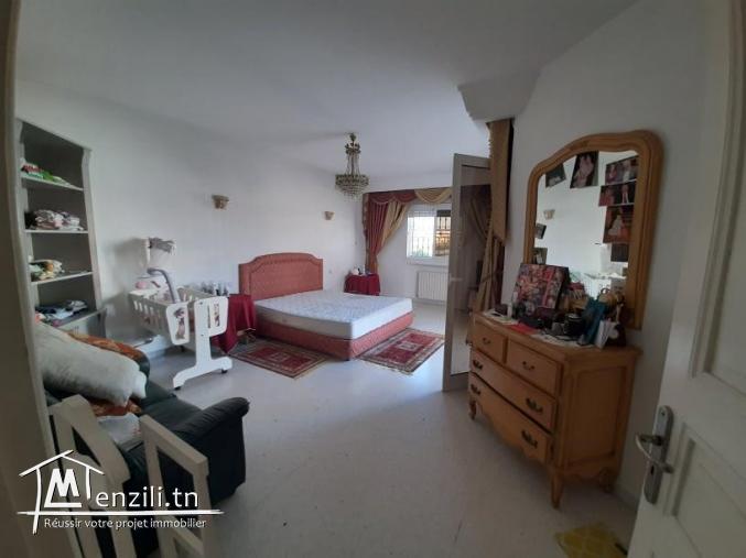 Belle Villa à Rte de relais Gammarth derrière école privée Bouabdallah