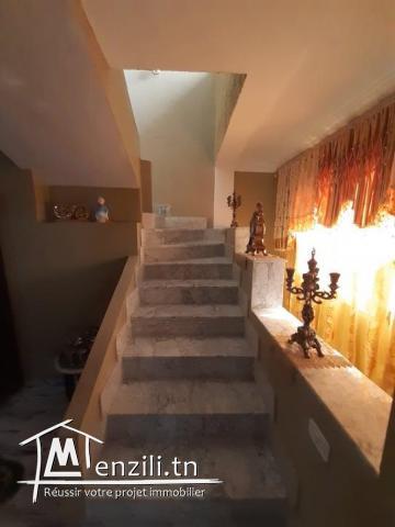 Réf 2169: belle maison de 3 niveau à zarzouna