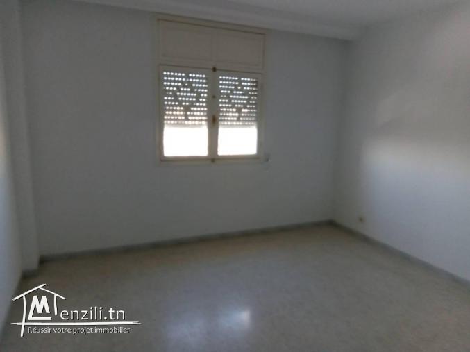 Apparemment Ain Zaghouane Résidence les pyramides