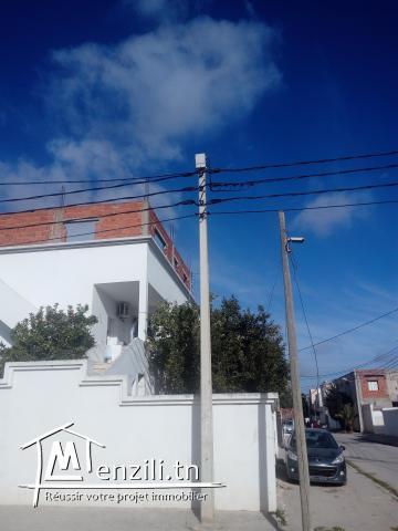 Villa 2 niveaux+ étage inachevé+jardin+espace