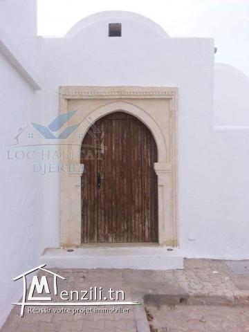 V28 : A VENDRE HOUCH TYPIQUE S+2 AVEC PISCINE EN Z.URBAINE A MIDOUN DJERBA
