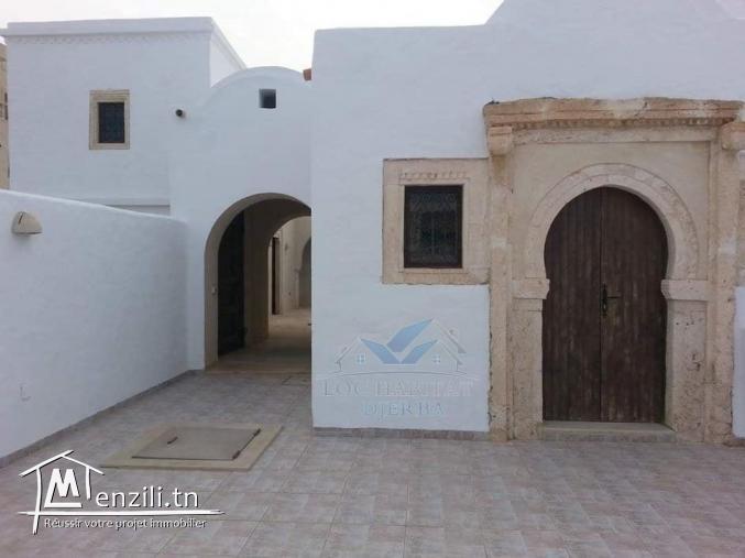 V28 : A VENDRE HOUCH TYPIQUE S+2 AVEC PISCINE EN Z.URBAINE A MIDOUN DJERBA