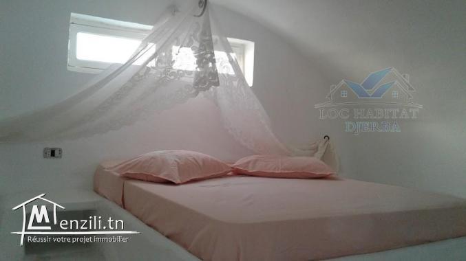 V27 : A VENDRE UNE SPACIEUSE VILLA S+4 EN ZONE URBAINE A HOUMET SOUK DJERBA