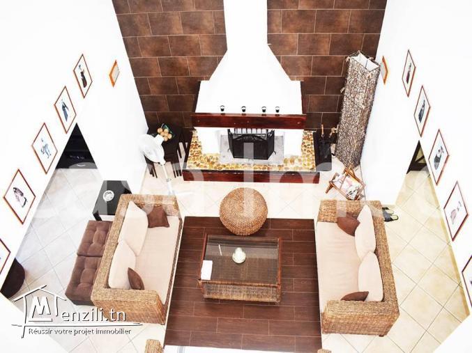 luxe villa de 380 m²  avec piscine à la soukra