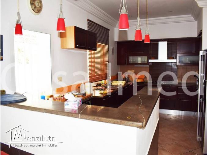 luxe villa de 380 m²  avec piscine à la soukra