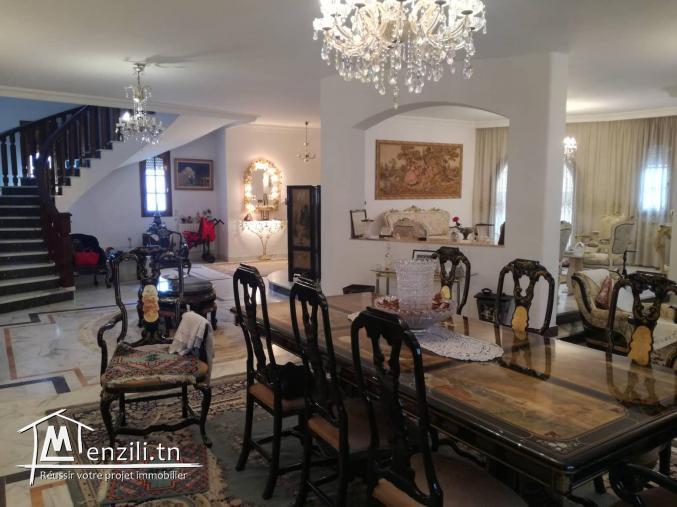 Menzah 8 villa 701 m2 à vendre