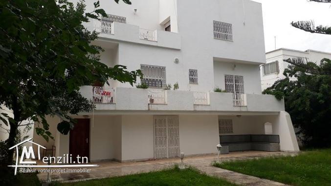 Menzah 8 villa 701 m2 à vendre