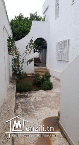 Menzah 8 villa 701 m2 à vendre