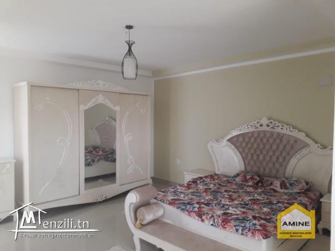 A vendre une grande belle villa avec piscine à Djerba Midoun proche de la mer